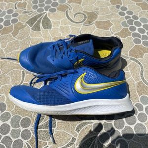 YOUTH BOYS NIKE SNEAKERS